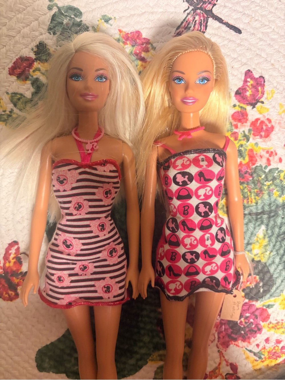 Lot of 2 Pink Dress Barbie Logo Necklace and Barbie Logo Dresses Dolls - Picture 2 of 5